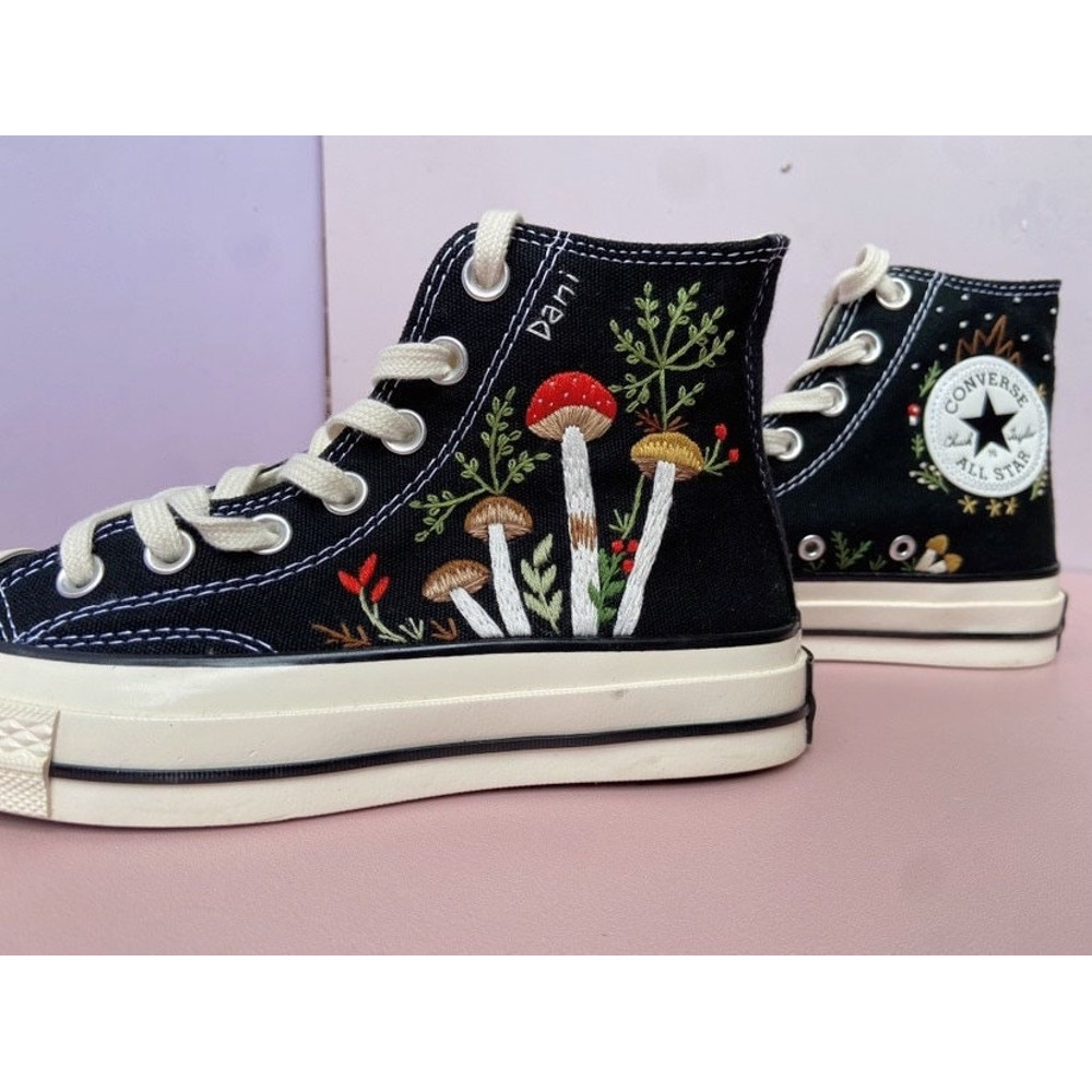 Custom Floral Embroidered Shoes, Handmade Embroidered Converse, Converse Custom, Converse Wreath Flower, Custom Flower Chuck Taylor 1970s - 4.jpg