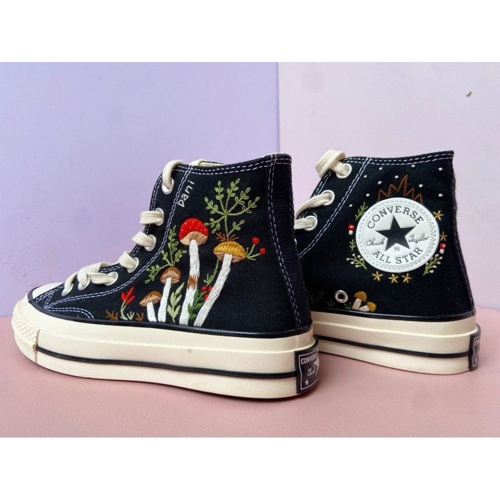 Custom Floral Embroidered Shoes, Handmade Embroidered Converse, Converse Custom, Converse Wreath Flower, Custom Flower Chuck Taylor 1970s - 6.jpg