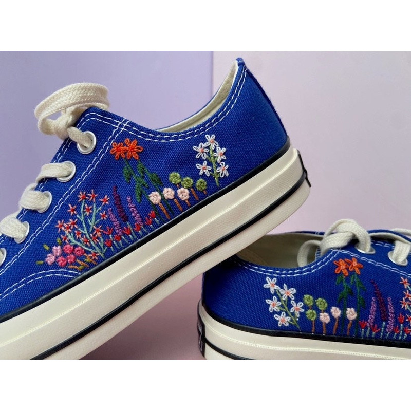 Custom Floral Embroidered Shoes, Handmade Embroidered Converse, Converse Custom, Converse Wreath Flower, Custom Flower Chuck Taylor 1970s - 6.jpg