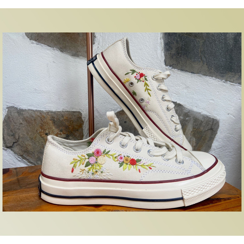 Custom Floral Embroidered Shoes, Handmade Embroidered Converse, Converse Custom, Converse Wreath Flower, Custom Flower Chuck Taylor 1970s - 1.jpg