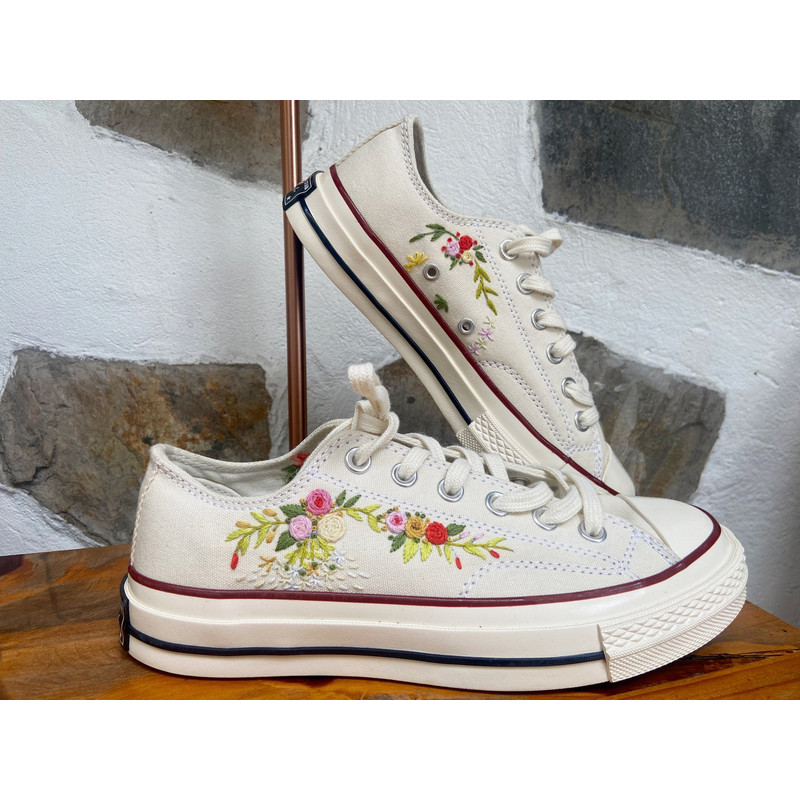 Custom Floral Embroidered Shoes, Handmade Embroidered Converse, Converse Custom, Converse Wreath Flower, Custom Flower Chuck Taylor 1970s - 2.jpg