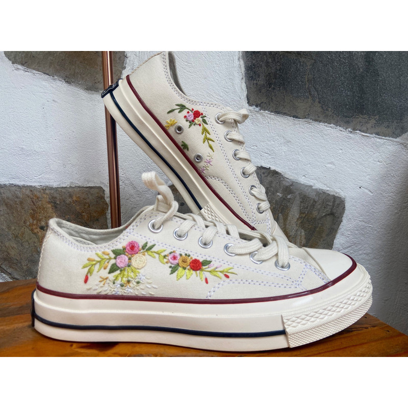 Custom Floral Embroidered Shoes, Handmade Embroidered Converse, Converse Custom, Converse Wreath Flower, Custom Flower Chuck Taylor 1970s - 6.jpg
