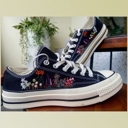 custom floral embroidered shoes, handmade embroidered converse, converse custom, converse wreath flower, custom flower c