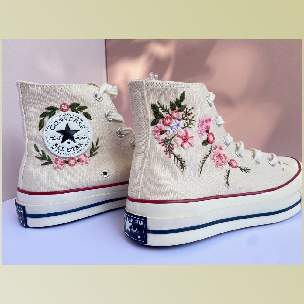 Custom Floral Embroidered Shoes, Handmade Embroidered Converse, Converse Custom, Converse Wreath Flower, Custom Flower Chuck Taylor 1970s - 1.jpg