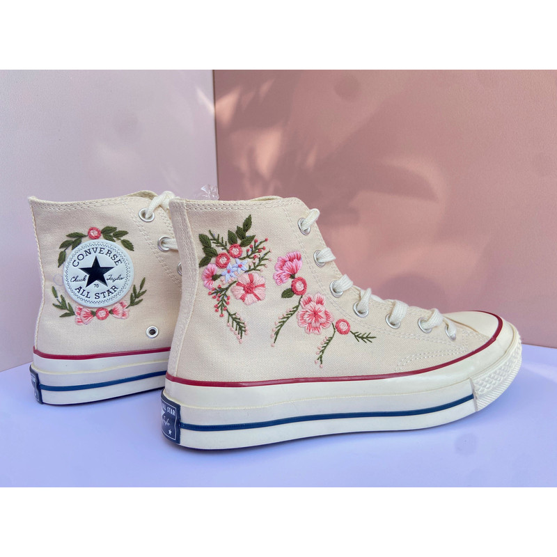 Custom Floral Embroidered Shoes, Handmade Embroidered Converse, Converse Custom, Converse Wreath Flower, Custom Flower Chuck Taylor 1970s - 4.jpg