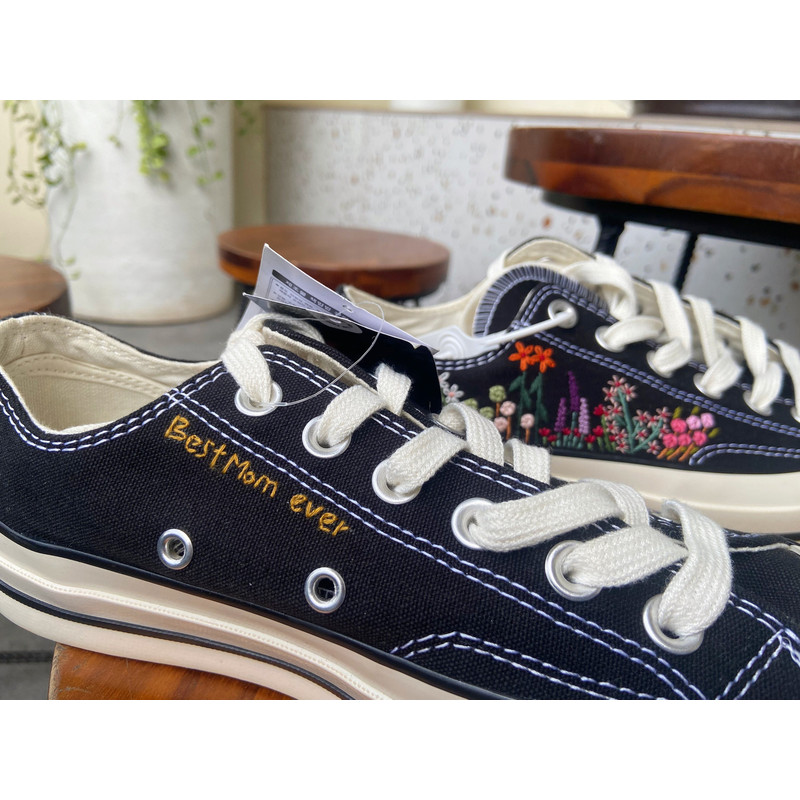 Custom Floral Embroidered Shoes, Handmade Embroidered Converse, Converse Custom, Converse Wreath Flower, Custom Flower Chuck Taylor 1970s - 6.jpg