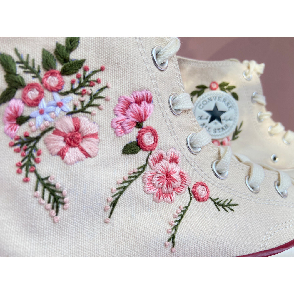 Custom Floral Embroidered Shoes, Handmade Embroidered Converse, Converse Custom, Converse Wreath Flower, Custom Flower Chuck Taylor 1970s - 6.jpg