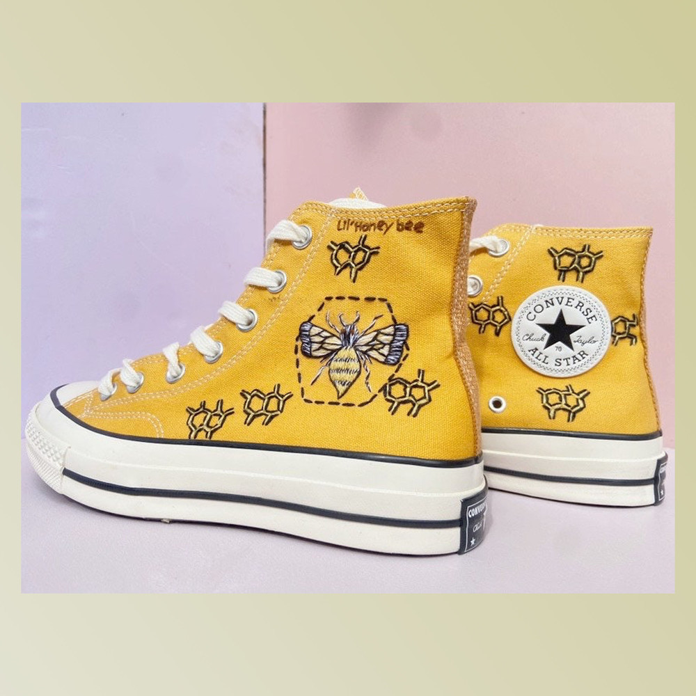 Custom Floral Embroidered Shoes, Handmade Embroidered Converse, Converse Custom, Converse Wreath Flower, Custom Flower Chuck Taylor 1970s - 1.jpg