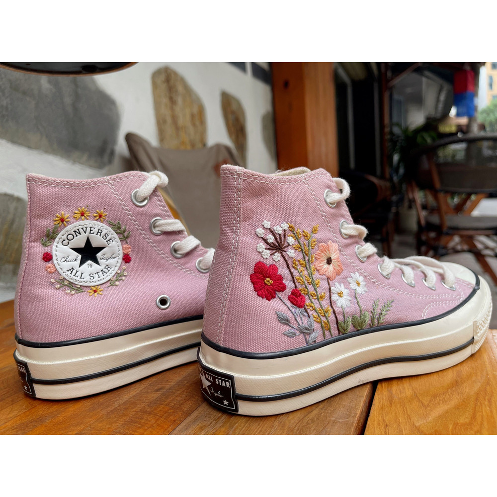 Custom Floral Embroidered Shoes, Handmade Embroidered Converse, Converse Custom, Converse Wreath Flower, Custom Flower Chuck Taylor 1970s - 6.jpg