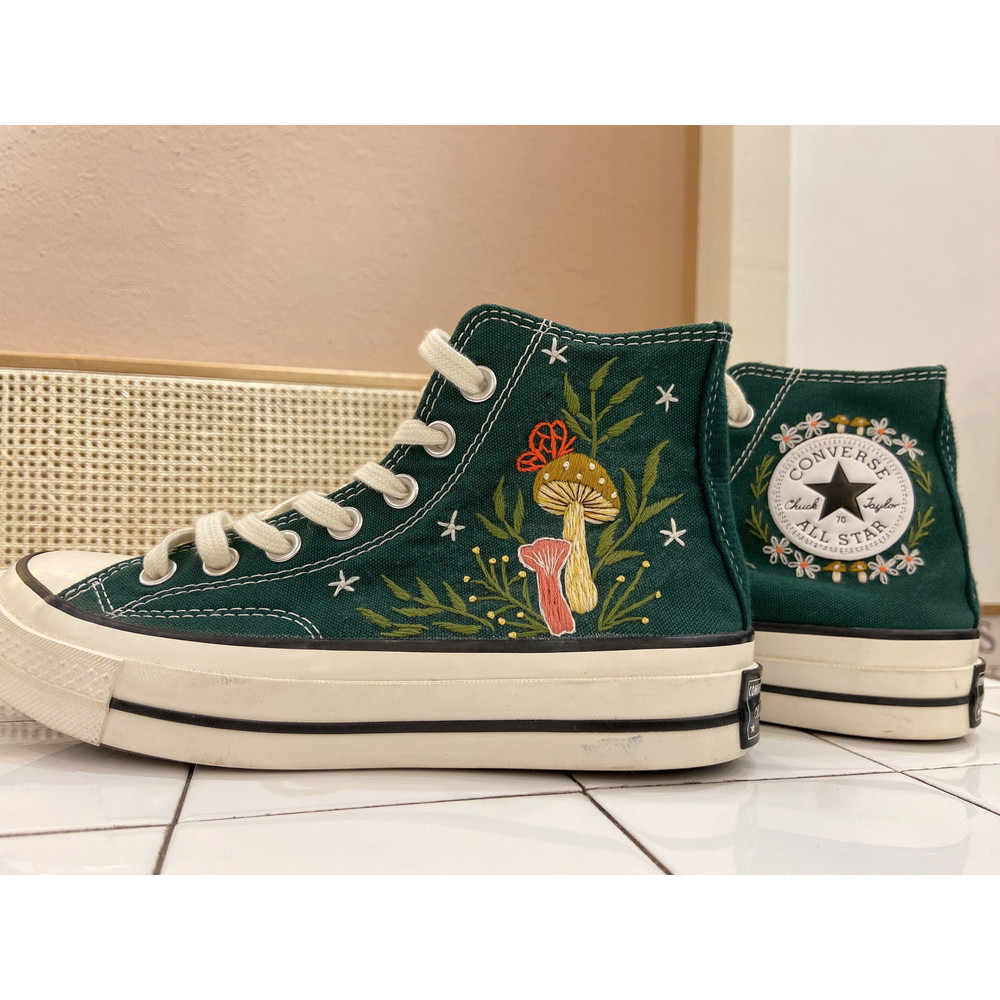 Custom Floral Embroidered Shoes, Handmade Embroidered Converse, Converse Custom, Converse Wreath Flower, Custom Flower Chuck Taylor 1970s - 2.jpg