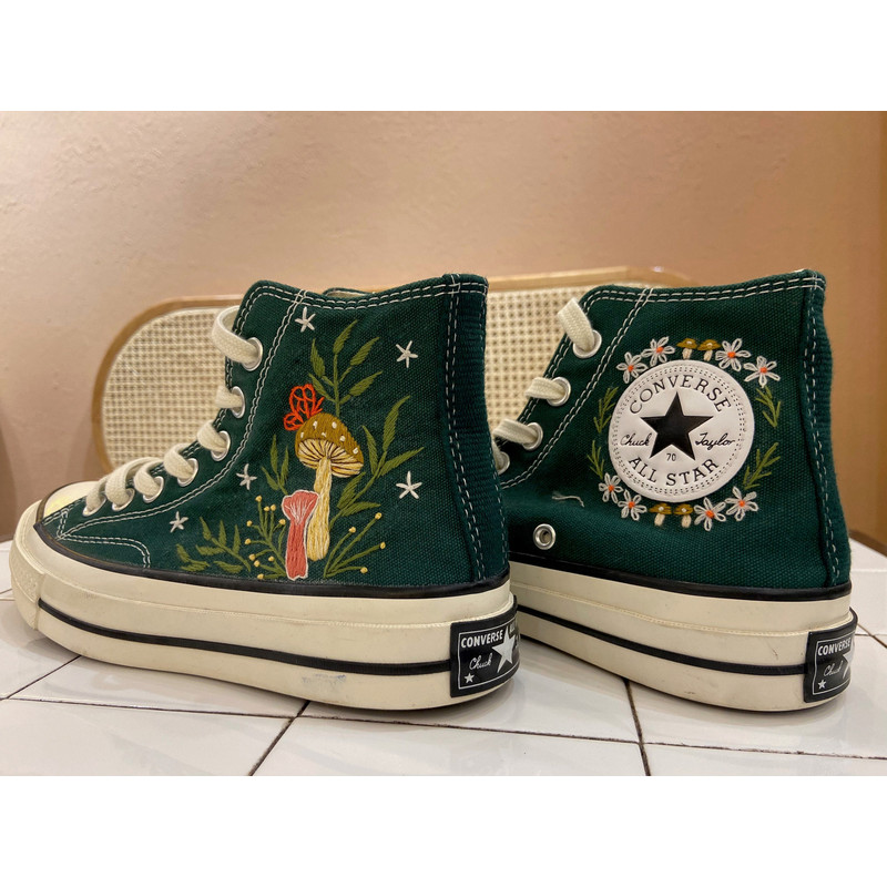 Custom Floral Embroidered Shoes, Handmade Embroidered Converse, Converse Custom, Converse Wreath Flower, Custom Flower Chuck Taylor 1970s - 5.jpg