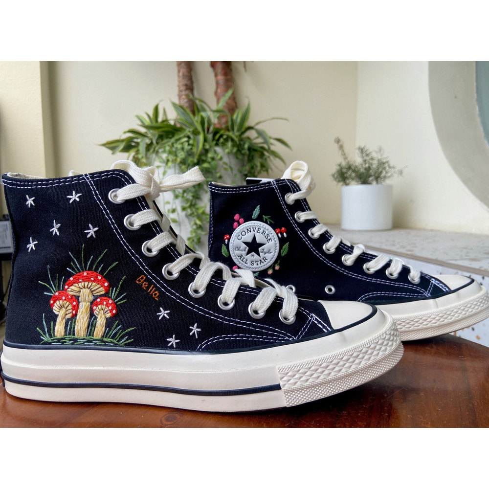 Custom Floral Embroidered Shoes, Handmade Embroidered Converse, Converse Custom, Converse Wreath Flower, Custom Flower Chuck Taylor 1970s - 5.jpg