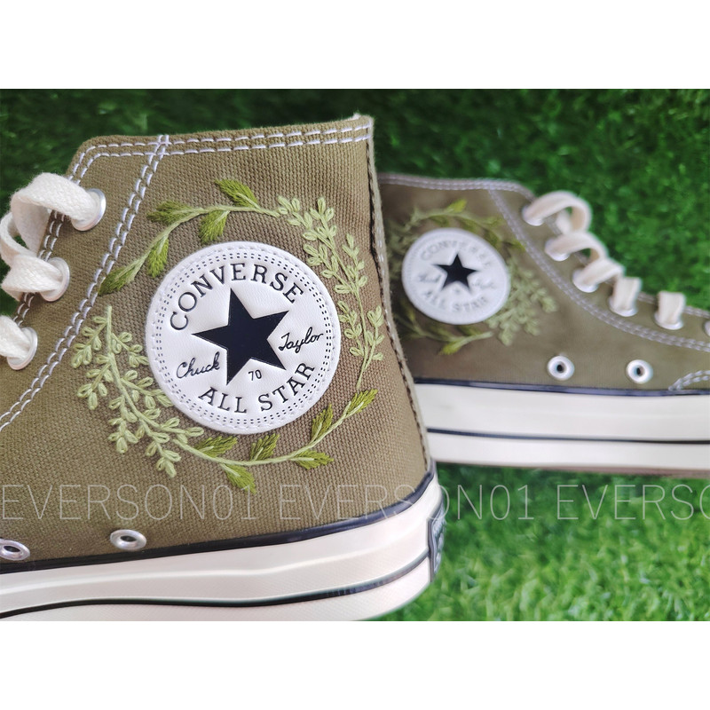 Custom Floral Embroidered Shoes, Handmade Embroidered Converse, Converse Custom, Converse Wreath Flower, Custom Flower Chuck Taylor 1970s - 2.jpg