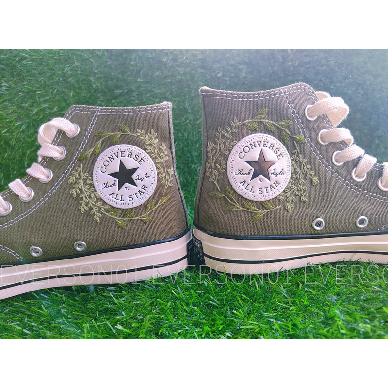 Custom Floral Embroidered Shoes, Handmade Embroidered Converse, Converse Custom, Converse Wreath Flower, Custom Flower Chuck Taylor 1970s - 6.jpg