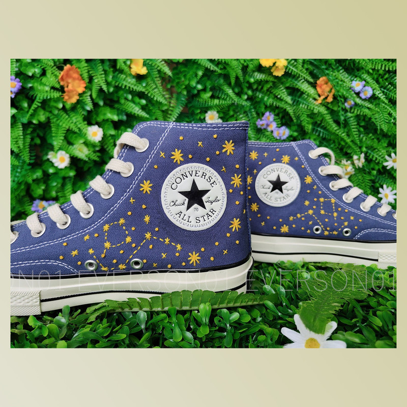 Custom Floral Embroidered Shoes, Handmade Embroidered Converse, Converse Custom, Converse Wreath Flower, Custom Flower Chuck Taylor 1970s - 1.jpg