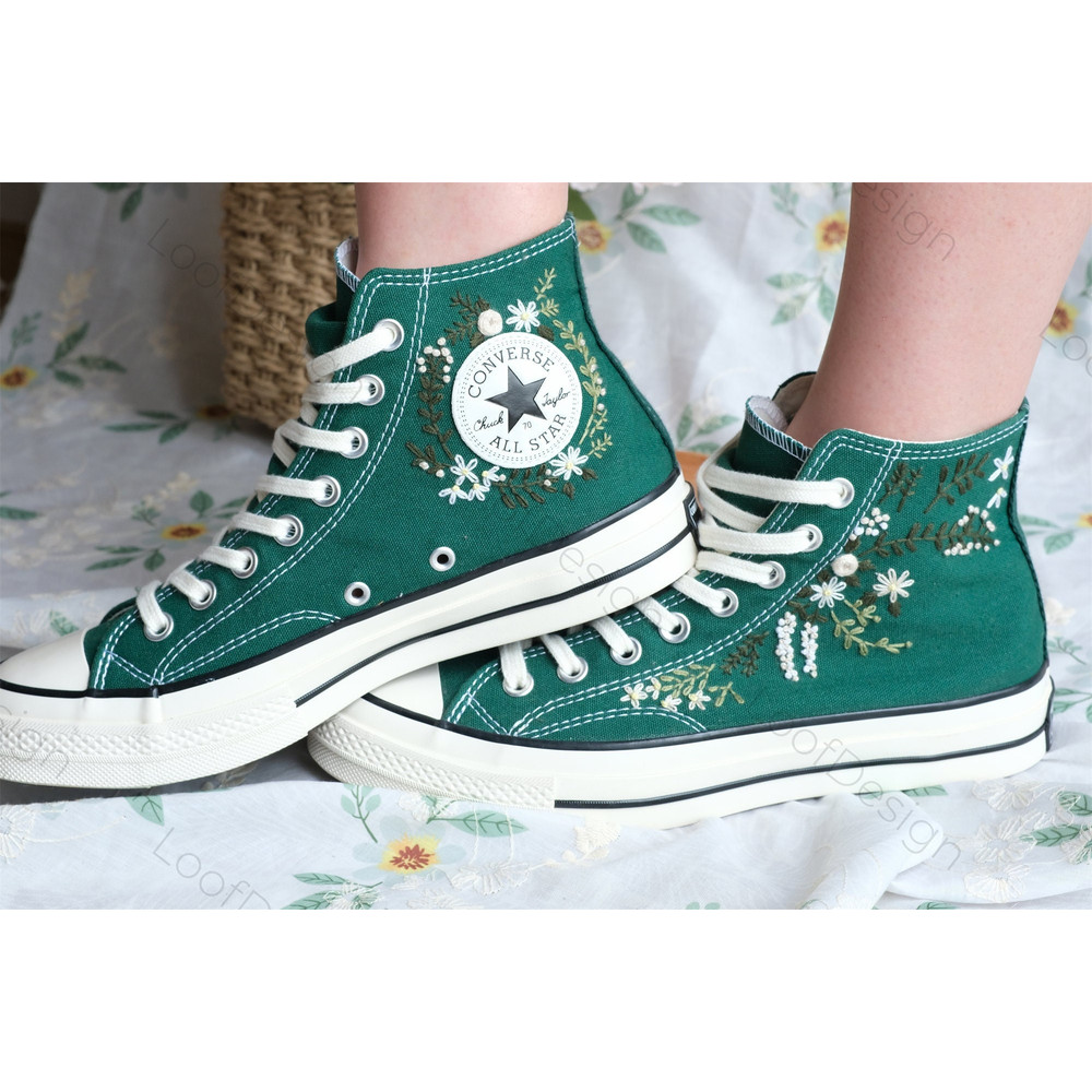 Custom Floral Embroidered Shoes, Handmade Embroidered Converse, Converse Custom, Converse Wreath Flower, Custom Flower Chuck Taylor 1970s - 2.jpg