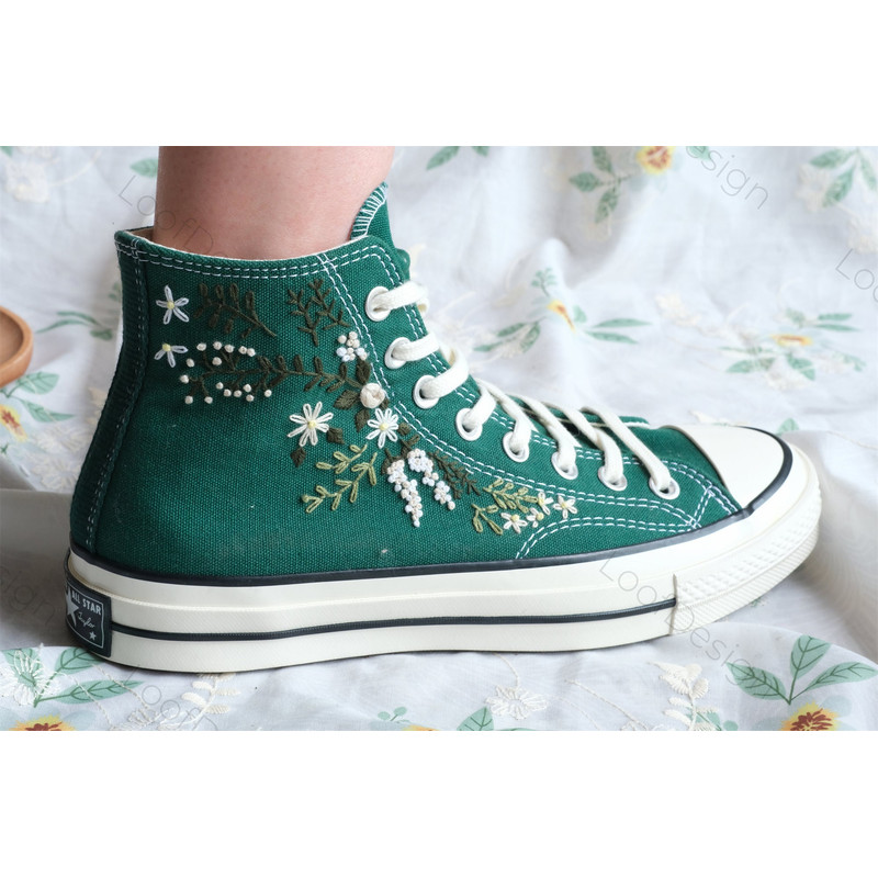 Custom Floral Embroidered Shoes, Handmade Embroidered Converse, Converse Custom, Converse Wreath Flower, Custom Flower Chuck Taylor 1970s - 5.jpg