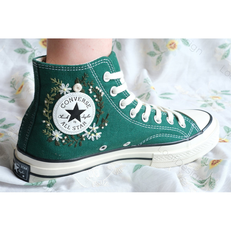 Custom Floral Embroidered Shoes, Handmade Embroidered Converse, Converse Custom, Converse Wreath Flower, Custom Flower Chuck Taylor 1970s - 6.jpg