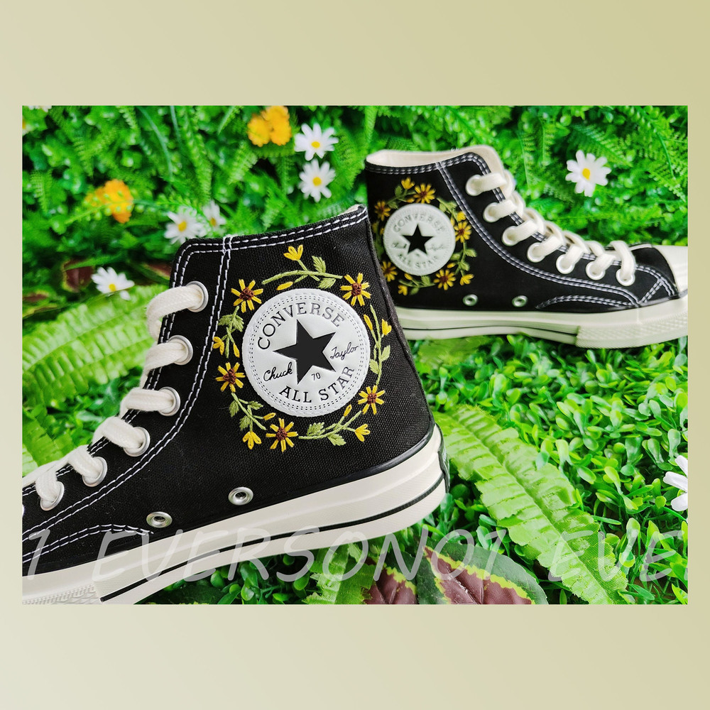 Custom Floral Embroidered Shoes, Handmade Embroidered Converse, Converse Custom, Converse Wreath Flower, Custom Flower Chuck Taylor 1970s - 1.jpg