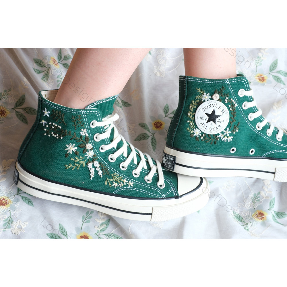 Custom Floral Embroidered Shoes, Handmade Embroidered Converse, Converse Custom, Converse Wreath Flower, Custom Flower Chuck Taylor 1970s - 7.jpg