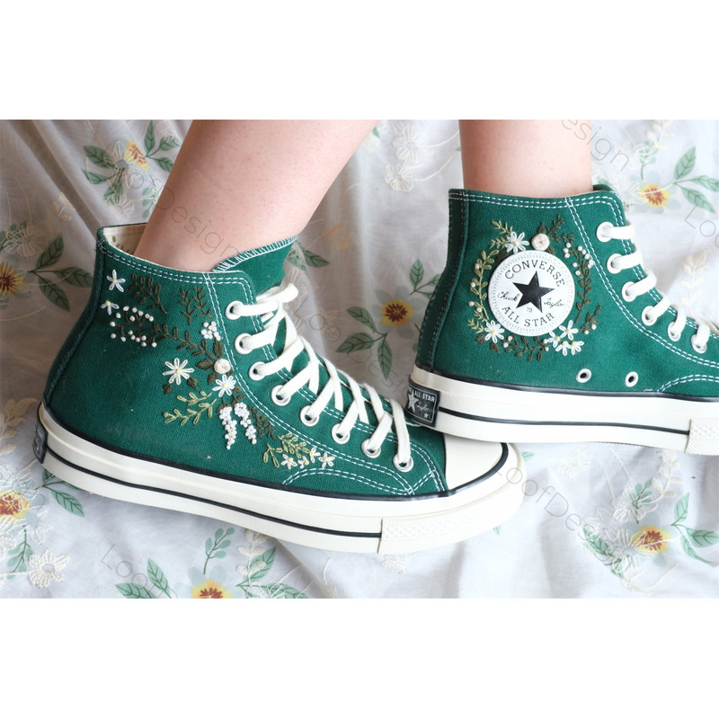 Custom Floral Embroidered Shoes, Handmade Embroidered Converse, Converse Custom, Converse Wreath Flower, Custom Flower Chuck Taylor 1970s - 7.jpg