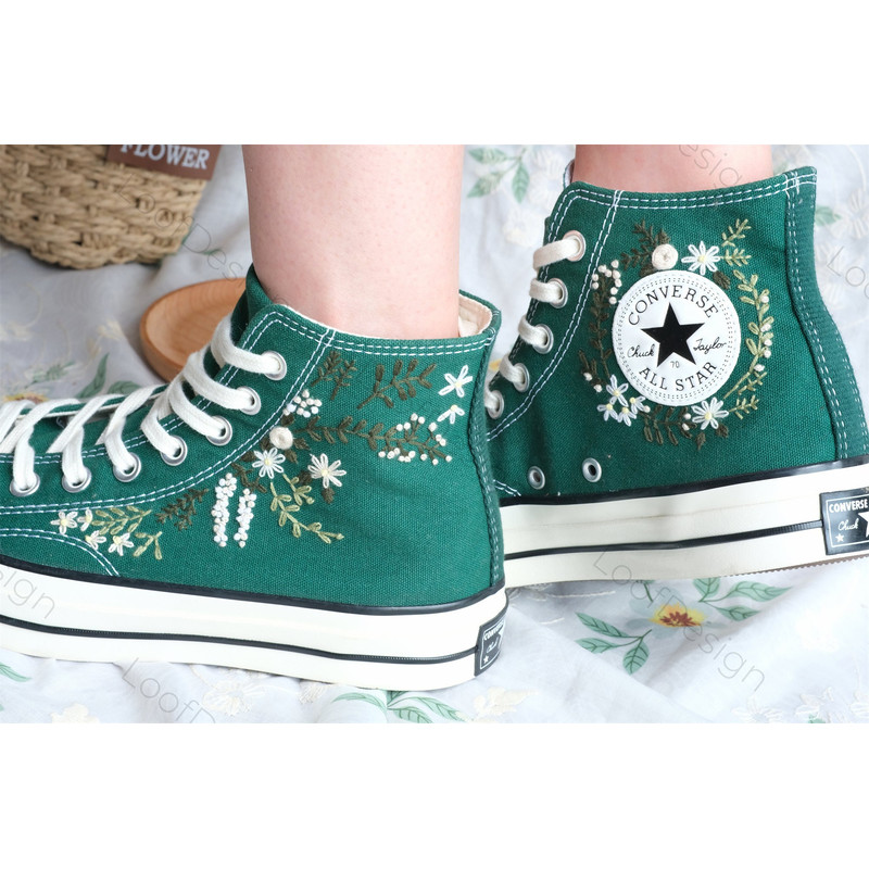 Custom Floral Embroidered Shoes, Handmade Embroidered Converse, Converse Custom, Converse Wreath Flower, Custom Flower Chuck Taylor 1970s - 8.jpg