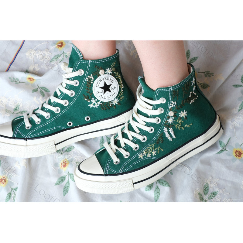 Custom Floral Embroidered Shoes, Handmade Embroidered Converse, Converse Custom, Converse Wreath Flower, Custom Flower Chuck Taylor 1970s - 9.jpg