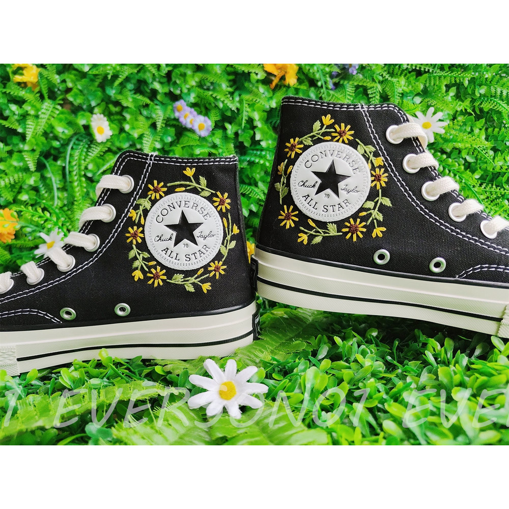 Custom Floral Embroidered Shoes, Handmade Embroidered Converse, Converse Custom, Converse Wreath Flower, Custom Flower Chuck Taylor 1970s - 7.jpg