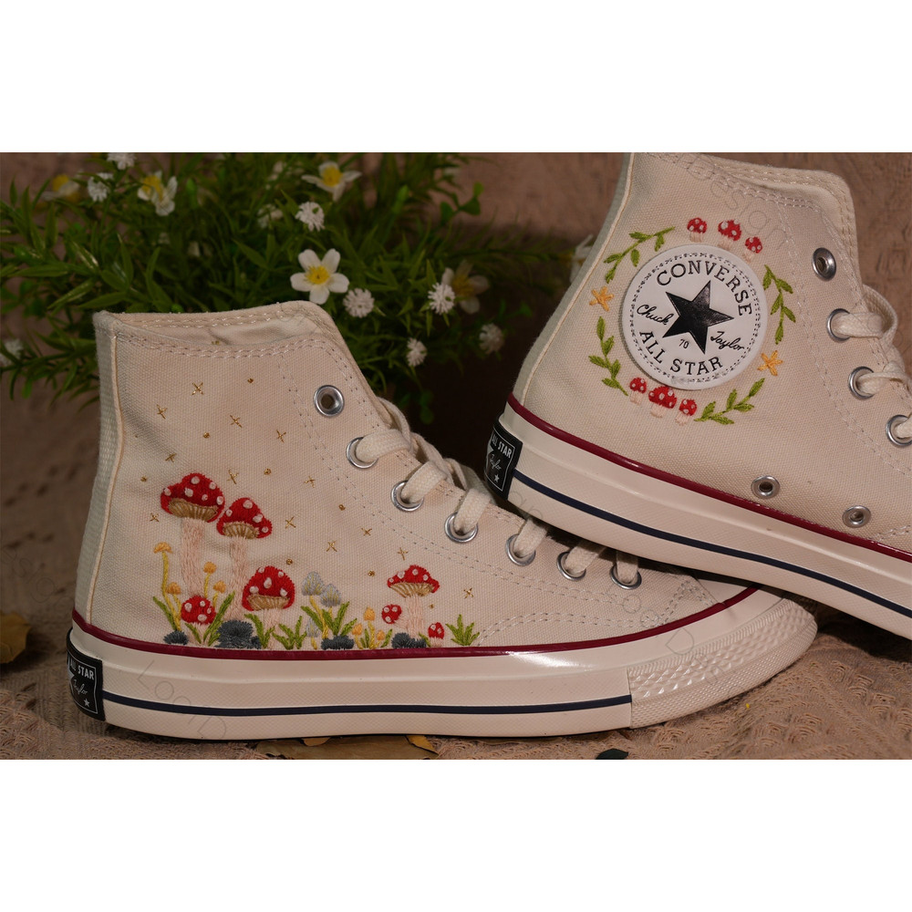 Custom Floral Embroidered Shoes, Handmade Embroidered Converse, Converse Custom, Converse Wreath Flower, Custom Flower Chuck Taylor 1970s - 6.jpg