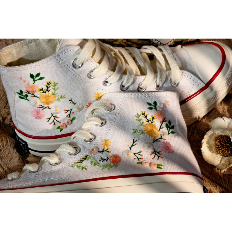 Custom Floral Embroidered Shoes, Handmade Embroidered Converse, Converse Custom, Converse Wreath Flower, Custom Flower Chuck Taylor 1970s - 2.jpg