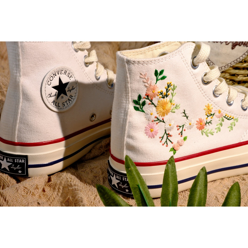 Custom Floral Embroidered Shoes, Handmade Embroidered Converse, Converse Custom, Converse Wreath Flower, Custom Flower Chuck Taylor 1970s - 4.jpg