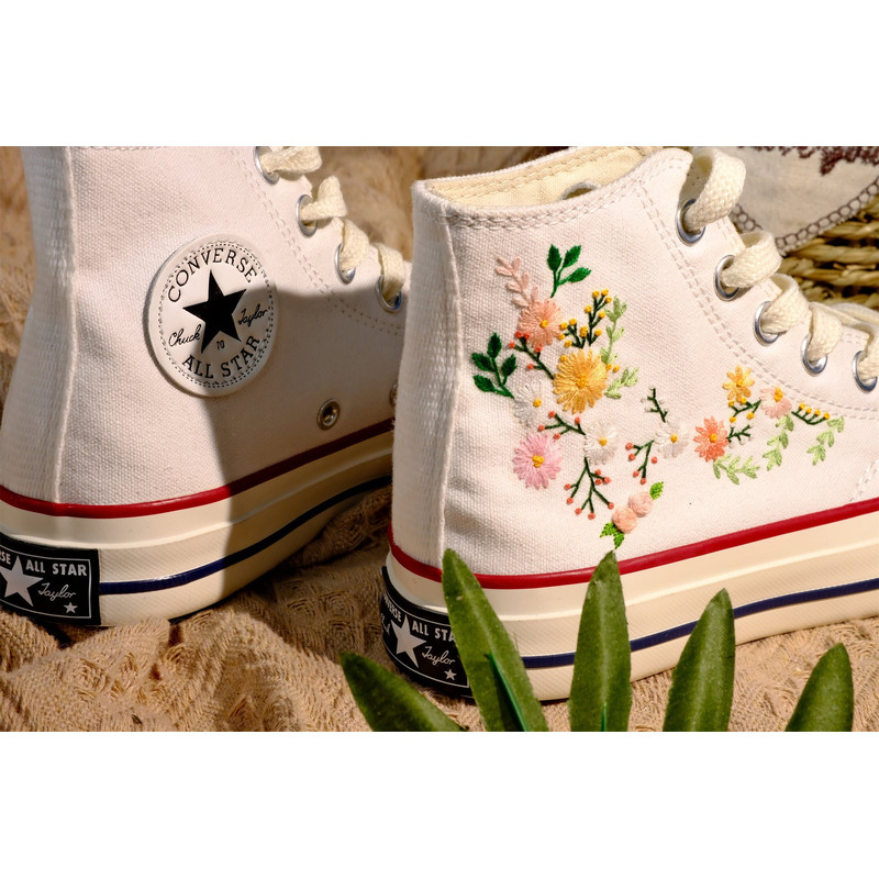 Custom Floral Embroidered Shoes, Handmade Embroidered Converse, Converse Custom, Converse Wreath Flower, Custom Flower Chuck Taylor 1970s - 4.jpg