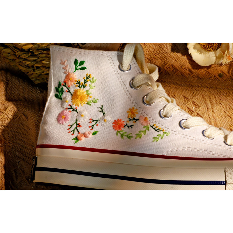 Custom Floral Embroidered Shoes, Handmade Embroidered Converse, Converse Custom, Converse Wreath Flower, Custom Flower Chuck Taylor 1970s - 8.jpg