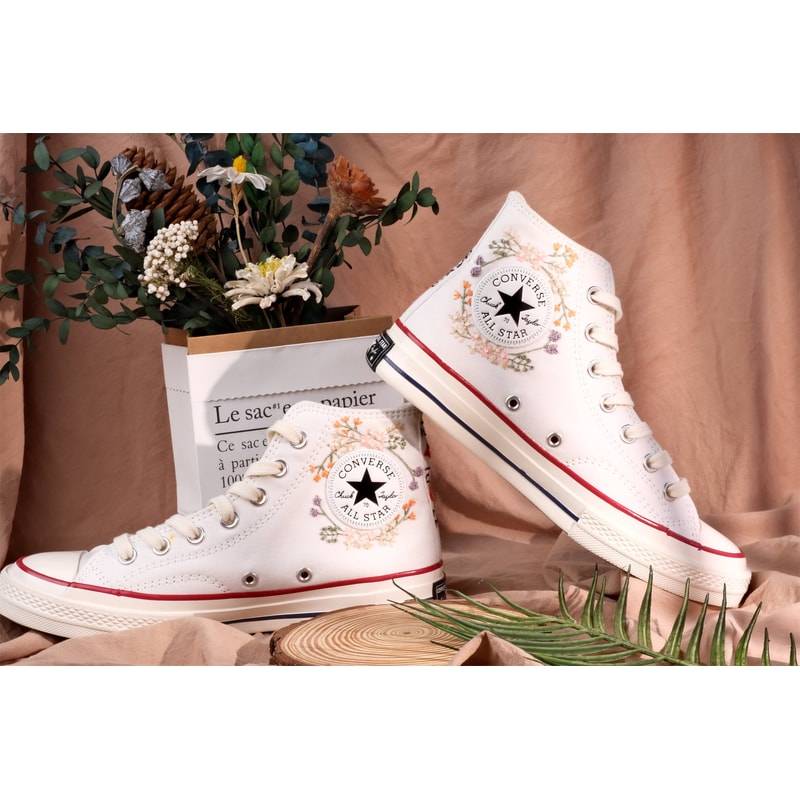 Custom Floral Embroidered Shoes, Handmade Embroidered Converse, Converse Custom, Converse Wreath Flower, Custom Flower Chuck Taylor 1970s - 4.jpg