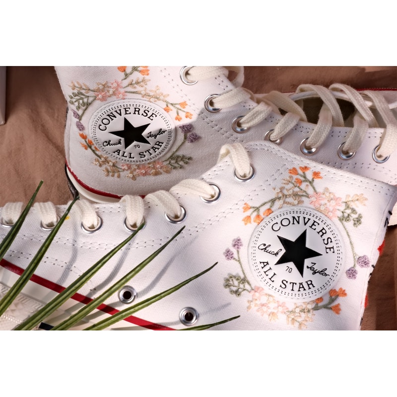 Custom Floral Embroidered Shoes, Handmade Embroidered Converse, Converse Custom, Converse Wreath Flower, Custom Flower Chuck Taylor 1970s - 6.jpg