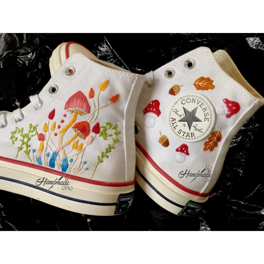 Custom Floral Embroidered Shoes, Handmade Embroidered Converse, Converse Custom, Converse Wreath Flower, Custom Flower Chuck Taylor 1970s - 2.jpg