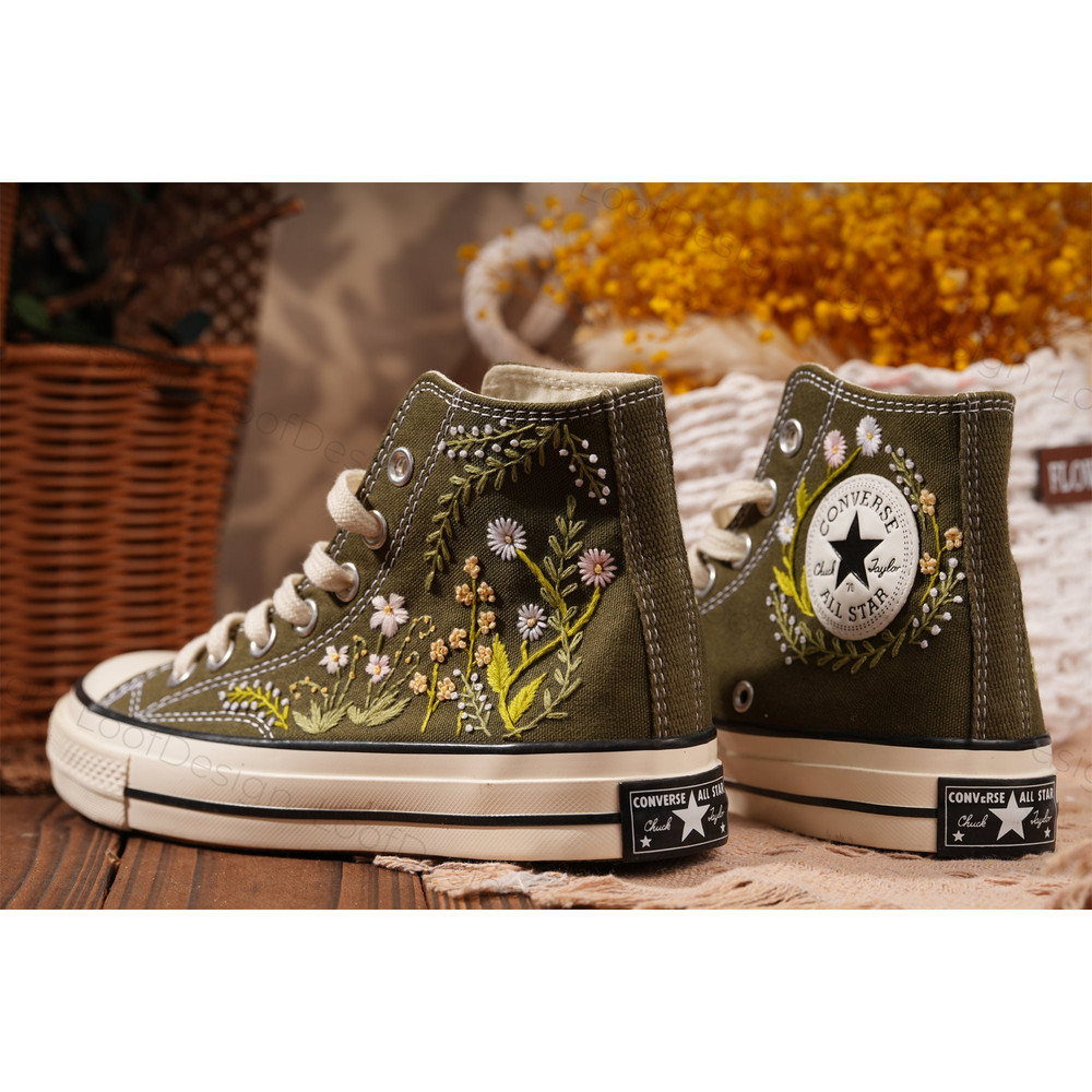Custom Floral Embroidered Shoes, Handmade Embroidered Converse, Converse Custom, Converse Wreath Flower, Custom Flower Chuck Taylor 1970s - 4.jpg