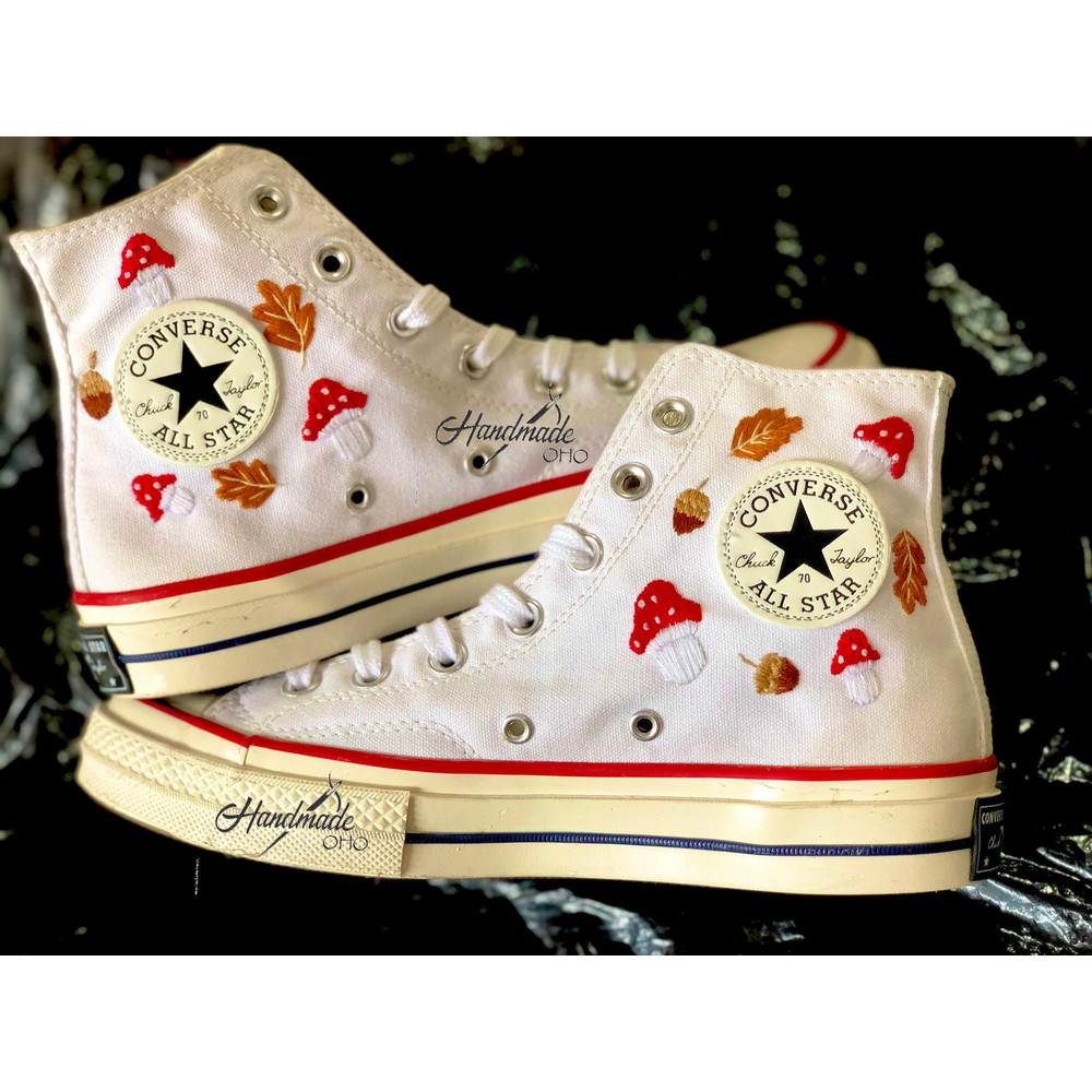 Custom Floral Embroidered Shoes, Handmade Embroidered Converse, Converse Custom, Converse Wreath Flower, Custom Flower Chuck Taylor 1970s - 7.jpg