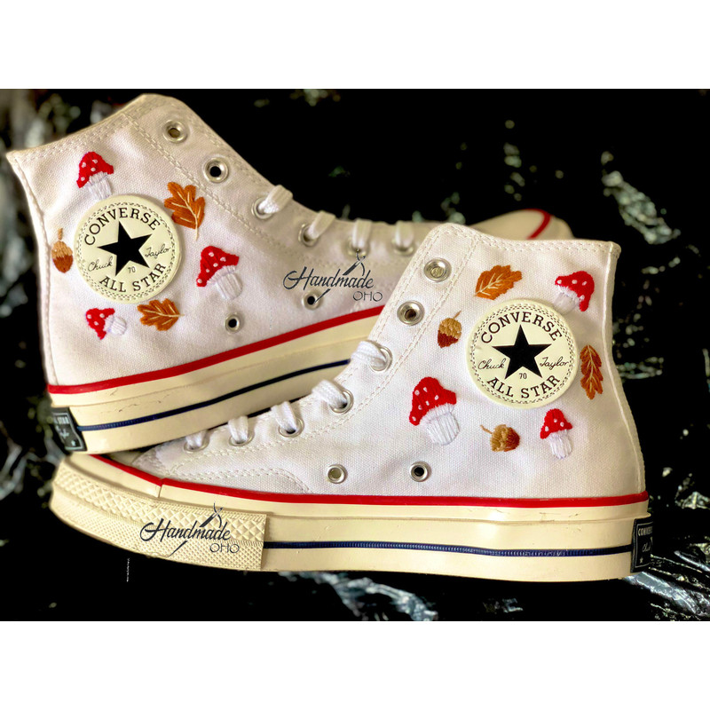 Custom Floral Embroidered Shoes, Handmade Embroidered Converse, Converse Custom, Converse Wreath Flower, Custom Flower Chuck Taylor 1970s - 7.jpg