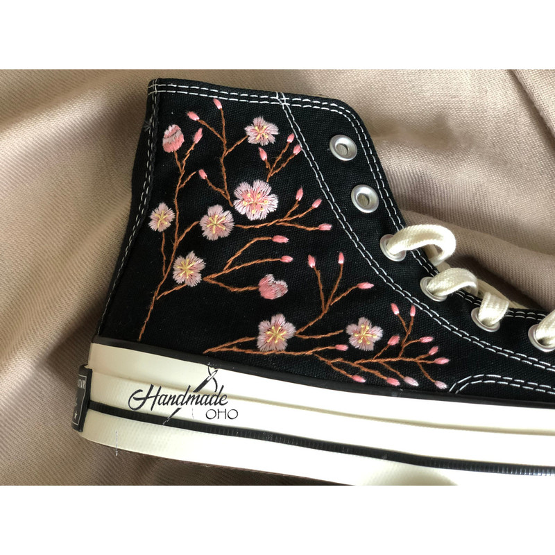 Custom Floral Embroidered Shoes, Handmade Embroidered Converse, Converse Custom, Converse Wreath Flower, Custom Flower Chuck Taylor 1970s - 9.jpg