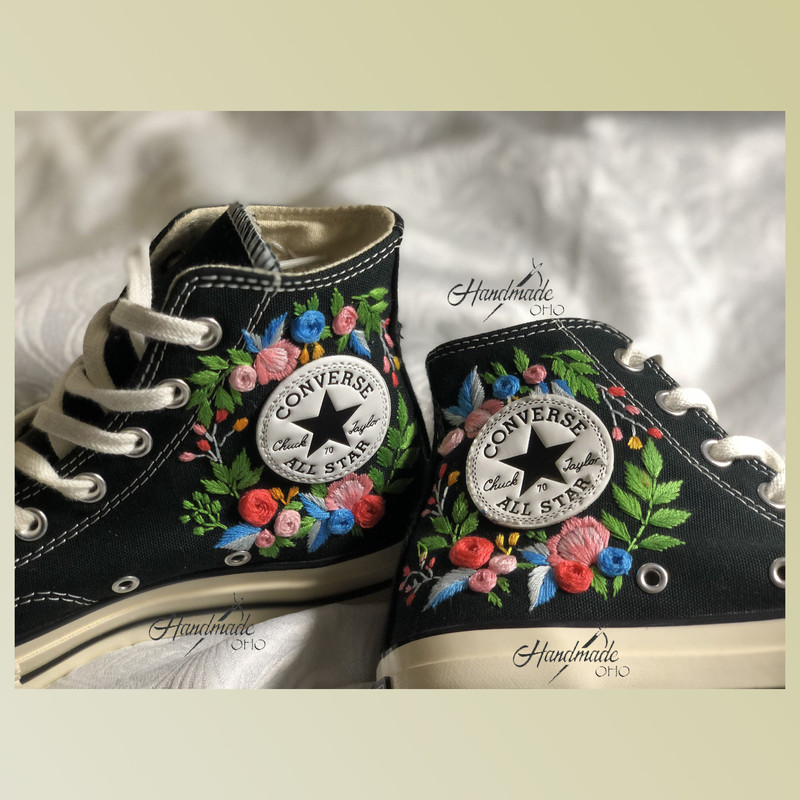 Custom Floral Embroidered Shoes, Handmade Embroidered Converse, Converse Custom, Converse Wreath Flower, Custom Flower Chuck Taylor 1970s - 1.jpg