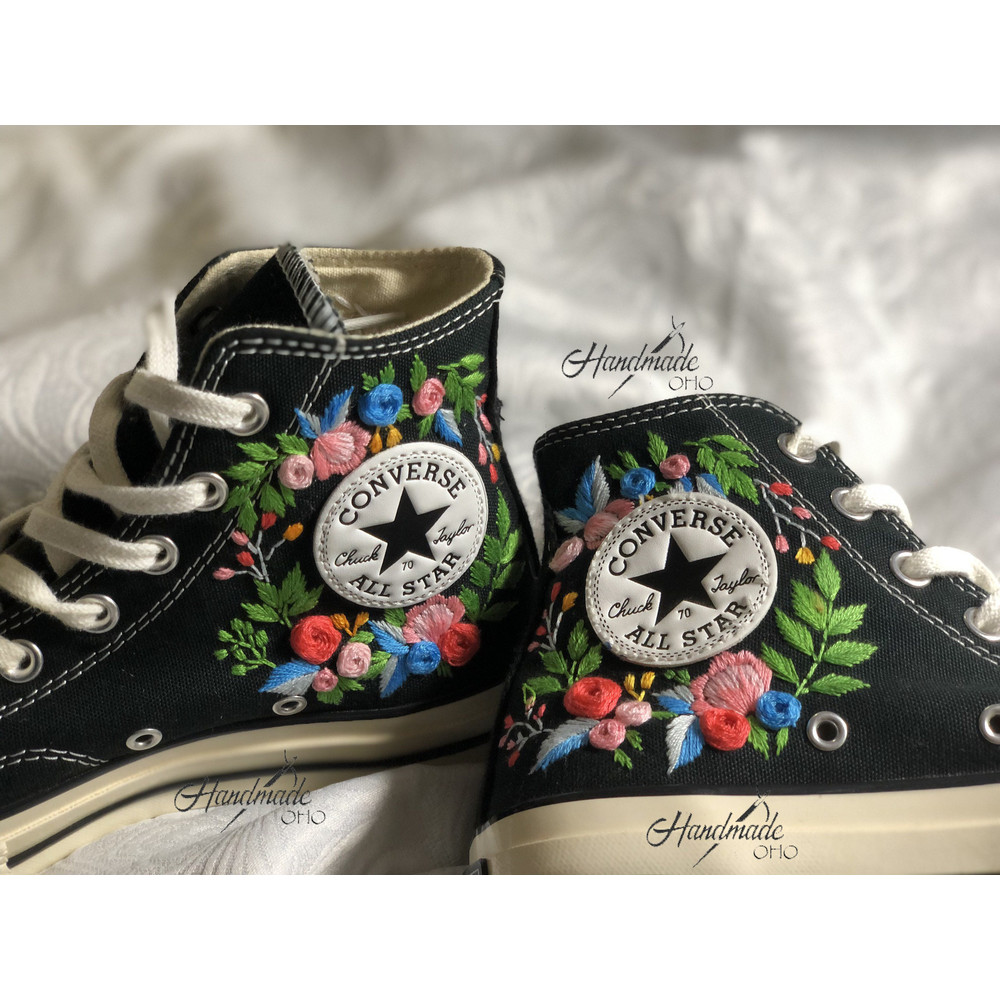 Custom Floral Embroidered Shoes, Handmade Embroidered Converse, Converse Custom, Converse Wreath Flower, Custom Flower Chuck Taylor 1970s - 2.jpg
