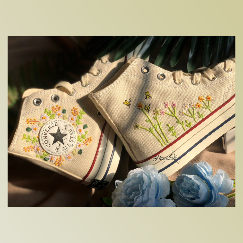 Custom Floral Embroidered Shoes, Handmade Embroidered Converse, Converse Custom, Converse Wreath Flower, Custom Flower Chuck Taylor 1970s - 1.jpg