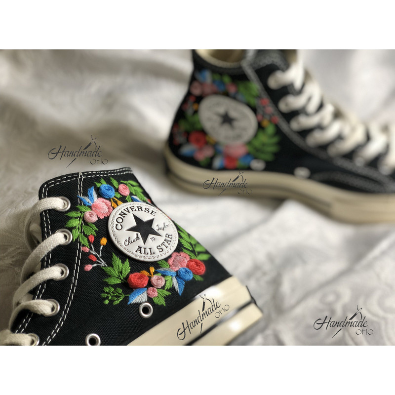 Custom Floral Embroidered Shoes, Handmade Embroidered Converse, Converse Custom, Converse Wreath Flower, Custom Flower Chuck Taylor 1970s - 4.jpg