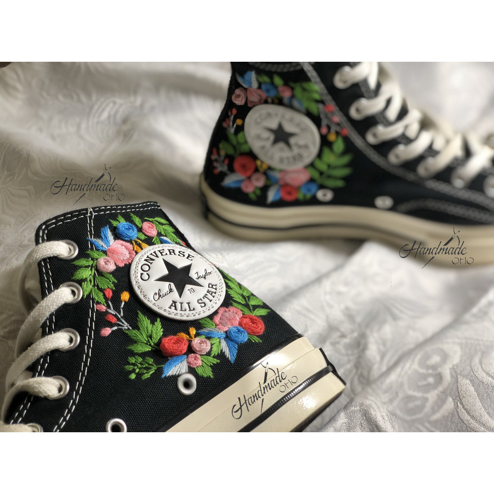 Custom Floral Embroidered Shoes, Handmade Embroidered Converse, Converse Custom, Converse Wreath Flower, Custom Flower Chuck Taylor 1970s - 5.jpg