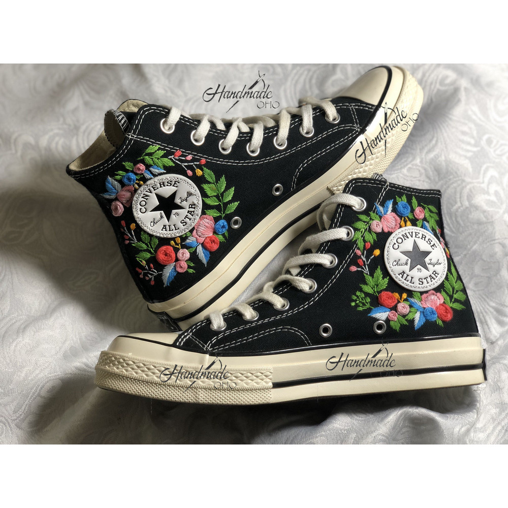 Custom Floral Embroidered Shoes, Handmade Embroidered Converse, Converse Custom, Converse Wreath Flower, Custom Flower Chuck Taylor 1970s - 6.jpg