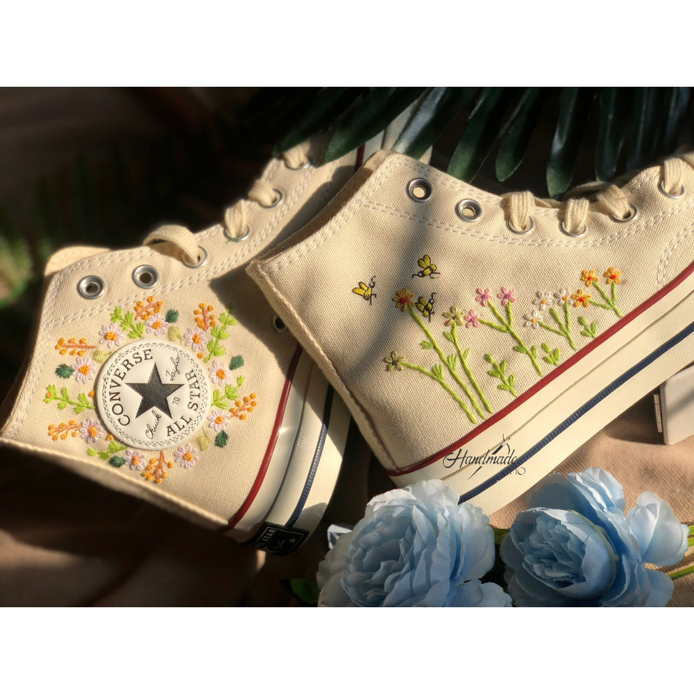 Custom Floral Embroidered Shoes, Handmade Embroidered Converse, Converse Custom, Converse Wreath Flower, Custom Flower Chuck Taylor 1970s - 2.jpg