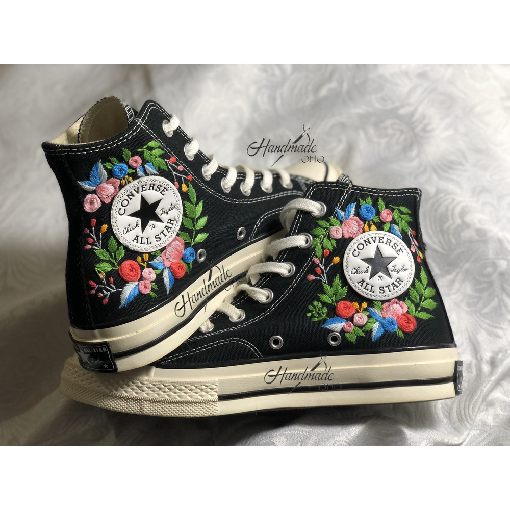 Custom Floral Embroidered Shoes, Handmade Embroidered Converse, Converse Custom, Converse Wreath Flower, Custom Flower Chuck Taylor 1970s - 7.jpg