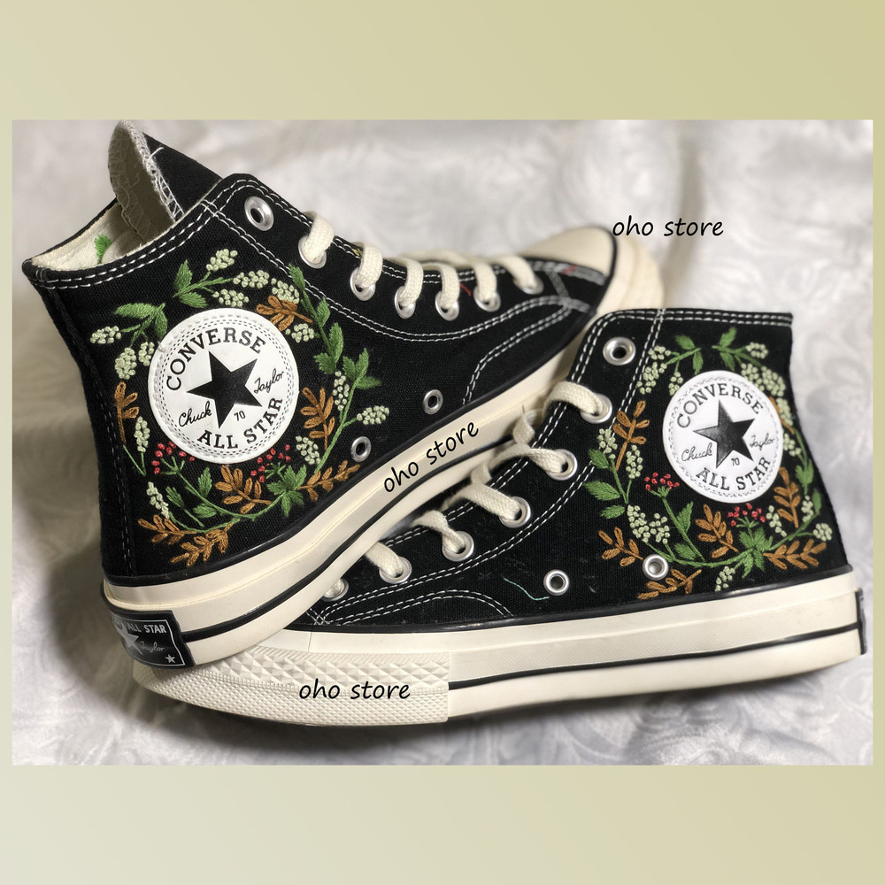 Custom Floral Embroidered Shoes, Handmade Embroidered Converse, Converse Custom, Converse Wreath Flower, Custom Flower Chuck Taylor 1970s - 1.jpg