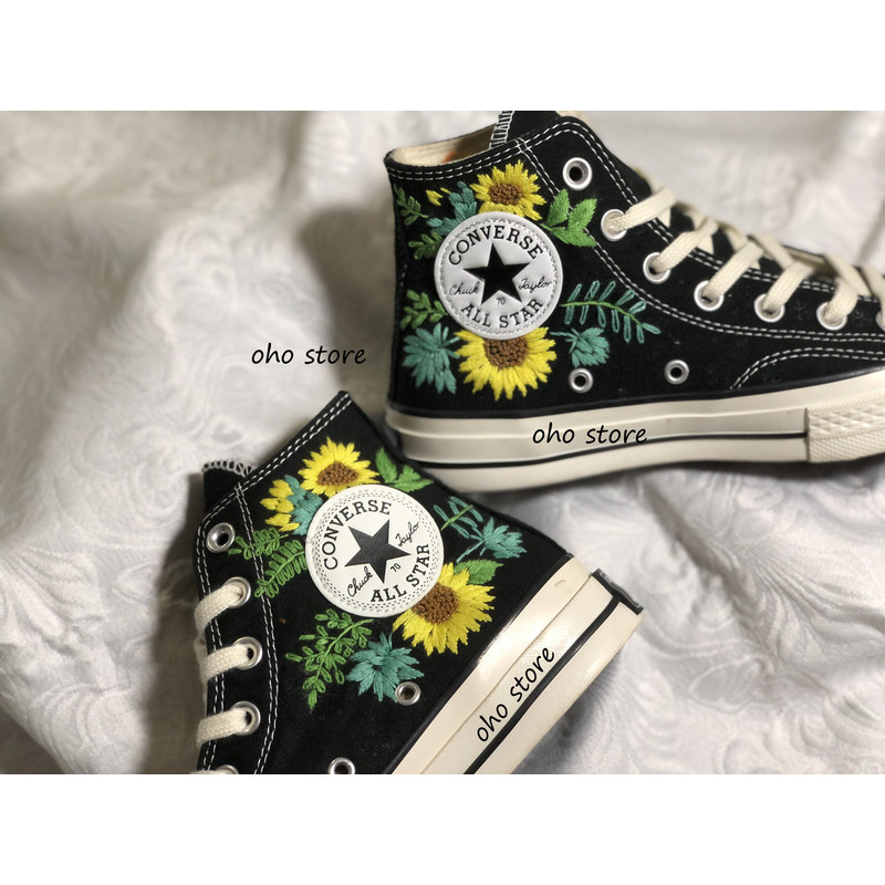 Custom Floral Embroidered Shoes, Handmade Embroidered Converse, Converse Custom, Converse Wreath Flower, Custom Flower Chuck Taylor 1970s - 10.jpg